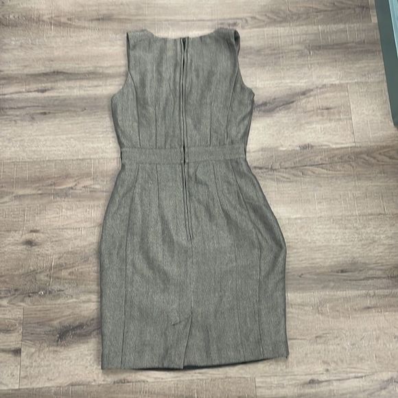 GUC H&M Work Grey and Black Chevron Fitted Suit Back Zip Dress Size 4 Sleeveless - Picture 5 of 6